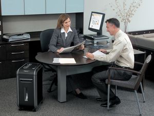 Fellowes 99Ci - Kreuzschreddern - 23 cm - 34 l - 25 min - 3600 mm/min - 17 Blätter