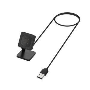 kwmobile USB Ladegerät kompatibel mit Fitbit Versa 4 / Sense 2 / Versa 3 / Sense - USB Kabel Charger Stand - Smart Watch Ladestation - Docking Station - Ladekabel mit Standfunktion