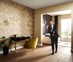 Luxusná tapeta s exoticky vyzerajúcimi motívmi vejárov s ázijskou atmosférou v zlatej farbe, ER-601488