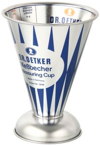 Dr. Oetker Messbecher Nostalgie, Messkanne aus Weißblech, trichterförmiger Messbecher mit vielfältiger Skalierung aus der Serie "Modern Baking - Retro Design" (Maße: Ø11x14,5 cm), Menge: 1 Stück