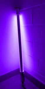 LED Leuchtstab 18 Watt Violett 123 cm IP-44 Blendschutz -#9663