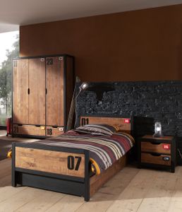 Sada Vipack Alex se skládá z nočního stolku, jednolůžka 90x200, zásuvky na postel, třídveřové skříně.