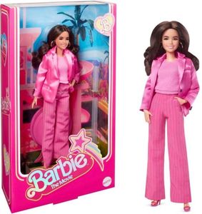 Barbie-Sammelpuppe zum Spielfilm, Gloria in dreiteiligem pinken Hosenanzug mit Riemchen-Absatzschuhen und goldenen Ohrringen