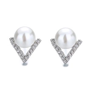 Ein Paar Dreieck -Perlenohrringe vom V -Typ. Die beste Wahl für Perlenohrringe, um Geschenke zu geben
