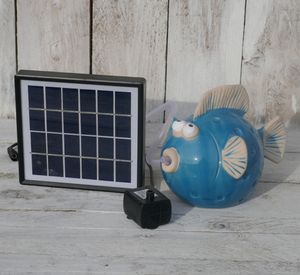 Wasserspeier Fisch blau mit Solarpumpe unabhängiger Einsatz des Wasserspucker