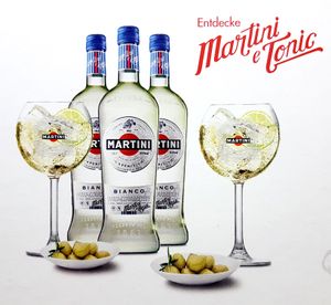 Martini Set - 3x Martini Bianco 0,75l (14,4% Vol) + 2x Gläser + OHNE SCHALEN -[Enthält Sulfite]