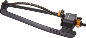Fiskars Oszillierender Sprinkler mit Metallfuß, Rasensprenkler, Rasensprüher, Bewässerung, Kunststoff, Aluminium, Metall, Schwarz, Orange, 1023660