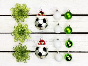 Set Weihnachtskugeln 37 Stück in Box FUSSBALLGESCHENK für Weihnachtsbäume bis 100 cm