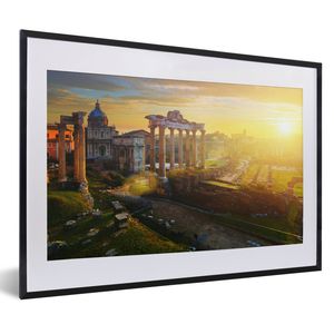 Poster mit Rahmen - Von der Sonne beleuchtete Triumphbögen am Tempel des Vespasianus und Titus in Rom - 60x40 cm - Poster mit zchwarzem Bilderrahmen