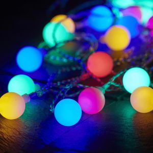 Star Trading LED Party Lichterkette Außen 50 LEDs bunt Kugeln weiß 7,35m