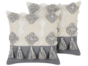 BELIANI Dekokissen 2er Set Beige u. Grau Baumwolle 45x45 cm mit Fransen Abnehmbarer Bezug Boho Stil für Sofa Sessel Bett Wohnzimmer