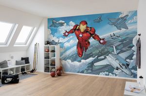 Komar Vlies Fototapete - Iron Man Flight - Größe: 400 x 280 cm (Breite x Höhe) - 8 Bahnen, Kinderzimmer, Tapete