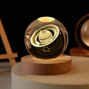 LED křišťálová stolní lampa 3D Saturn, noční světlo s křišťálovou koulí, s USB - LUMABALL