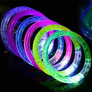 LED Leuchtarmband-Set: 12 Stück (6 Farben) - Vielseitiges Glowstick-Armband für Kinderpartys, Geburtstage, Fasching, Halloween & mehr - Geschenktipp
