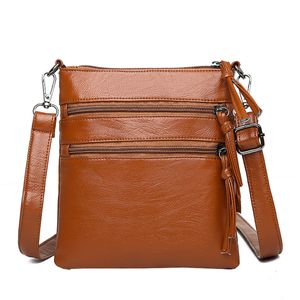 Braune Damen-Handytasche aus weichem Leder zum Umhängen Braune Damen-Handytasche aus weichem Leder zum Umhängen