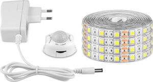 5 m LED Lichtleiste mit Bewegungsmelder, selbstklebend & wasserdicht IP65, 12 V Netzteil, für Schlafzimmer, Küche, Schränke, warmweiß