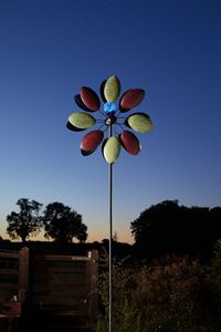 Solar Windrad farbwechsel LED Windspiel Gartendeko Gartenstecker Metall , Solar Windräder:Aquarius