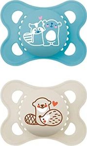 MAM Original Schnuller im 2er-Set, zahnfreundlicher Baby Schnuller aus nachhaltigen &erneuerbaren Materialien, Sauger aus MAM SkinSoft Silikon, mit Schnullerbox, 0-6 Monate, Bär/Otter