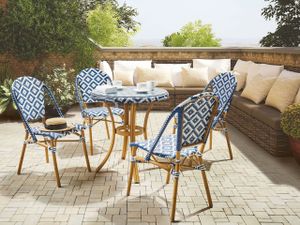 BELIANI Gartentisch mit blauem und weißem Muster Rattan ø 70 cm Balkon Terrasse Garten Außenbereich