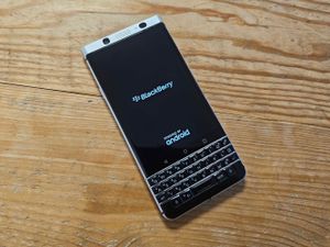 BlackBerry KeyOne 4,5'' Business Smartphone 32GB silber/schwarz 3GB RAM LTE 4G