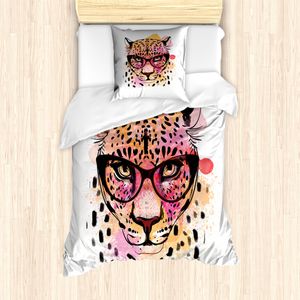 ABAKUHAUS Tier Mantele, Moderne Hipster Leopard, Milbensicher Allergiker geeignet mit Kissenbezügen, 135 cm x 200 cm - 80 x 80 cm, Orange Brown Rosa