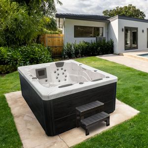 HOME DELUXE - Outdoor Whirlpool - White Marble Plus Treppe und Thermoabdeckung - Maße 210 x 160 x 85 cm - Inkl. Heizung, 27 Massagedüsen und 9 Lichtquellen I Außen Whirlpool Spa für 3 Personen