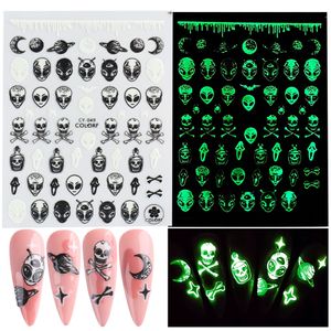 Halloween-Nagelaufkleber, leuchtende 3D-Halloween-Nägel, selbstklebende Nagelaufkleber, Nagelkunstzubehör, Abziehbilder, Halloween-Nagelkunstdesigns, Halloween-Schädel-Gho