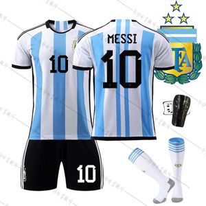 Weltmeisterschaft Argentinien Fußballtrikot Set Nr. 10 Messi mit Stutzen und Schienbeinschützern Größe 24