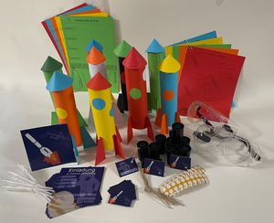 Weltraum-Einladungen, Experimente und Raketenstart für die Geburtstagsparty