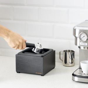 Navaris Abklopfbehälter aus Akazienholz 18x17x11cm - Abschlagbehälter für Siebträger - Zubehör für Espresso Kaffeemaschine Siebträgermaschine -