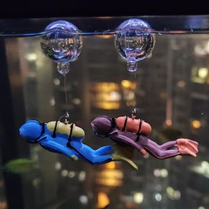 2 Stk. Aquarium Dekorationen, Realistische Miniatur Taucher Action Figur Ornamente, schwimmendes 3D Figur Szene Statue, Aquarium-Zubehör, für alle Arten von Aquarien