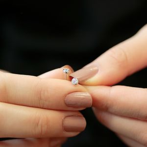 0,14 Carat Diamant Solitär Ohrringe 14 Karat Weißgold