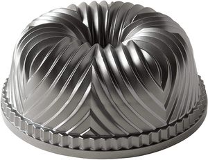 Nordic Ware Gugelhupf Backform Bavaria Bundt Schwarz ø 23 cm / 2.4 Liter