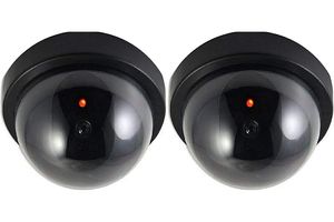 2 sehr realistische Überwachungskamera-Attrappen mit rot blinkendem LED Licht