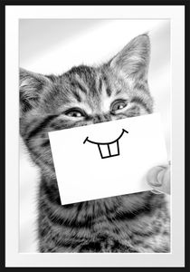 Lustige Katze mit Lächeln auf Papier, MonochromeBilderrahmen mit Galerie-Passepartout / Format: 100x70cm / gerahmt / hochwertige Leinwandbild Alternative