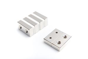 Neodym Magnet 40 x 20 x 10 mm N38 mit Bohrung für Schraube Quader Case - 1 Stück