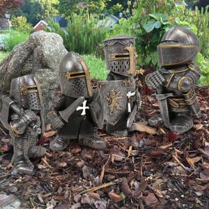4 Stk. Gartenzwerge Mittelalterliche Zwerg Ritter Skulptur, Retro Mini Gartenfiguren Dekor mit Hellebarde und Helm, Harz-Ritter Statue