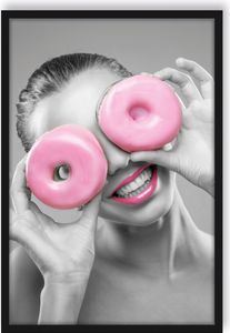 lustige Frau mit rosa Donut Augen Poster im Bilderrahmen / Format: 100x70cm / Kunstdruck gerahmt