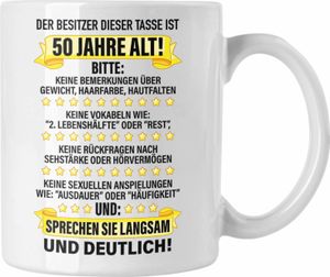 Trendation - 50. Geburtstag Männer Tasse Geschenk Geschenkidee 50er Geburtstag Spruch Perfektion Vater Papa Lustiger Spruch Witzig (Weiß)