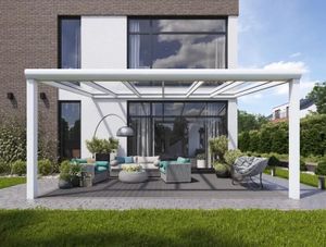 Elegante 600x300 Terrassenüberdachung mit Verstecktem Regenwasserablauf