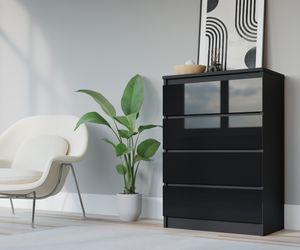3xobývacia komoda DEMI so 4 zásuvkami v čiernej farbe s vysokým leskom - Moderný príborník s množstvom úložného priestoru pre váš obývací priestor - 70 x 101 x 39 cm (Š/V/Z)