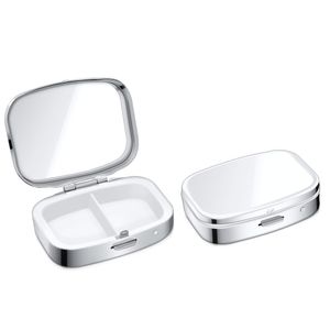 kwmobile 2x Edelstahl Tablettenbox mit 2 Fächern - 5,5 x 4 x 1,5cm - Pillendose klein Tablettendose - Tragbare Pillenbox Metall Medikamentenbox Dose in Silber