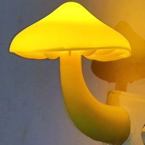 Nachtlichter für Erwachsene Kinder Nachtlicht Niedlicher Pilz LED Nachtlicht Plug in Wandleuchten Warmgelb