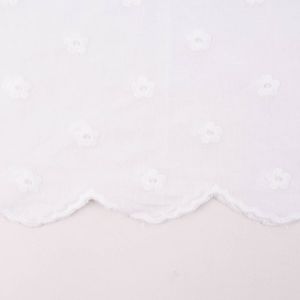 Baumwollstoff Bekleidungsstoff Blüten Lochstickerei Bogenkante weiß 1