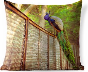 MuchoWow® Outdoor Kissen - Pfau - Federn - Zaun - 50x50 cm - Wetterfest - Lounge Kissen - Komfortabel - Kissen mit Bild