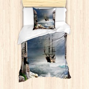 ABAKUHAUS Segelboot Mantele, Piraten-Handelsschiff, Milbensicher Allergiker geeignet mit Kissenbezügen, 135 cm x 200 cm - 80 x 80 cm, Pale Muave Beige