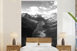 Tapeten - Fototapete - Draufsicht auf den Marvel Lake in Kanada - schwarz und weiß - 155x240 cm - Selbstklebend Wandtapete Vinyl