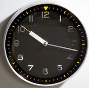 Edle Uhr Active Wanduhr aus Aluminium Ø 30 cm