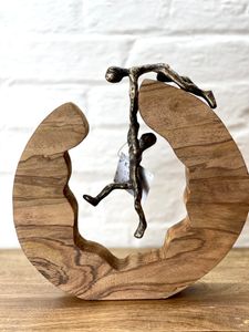 MF Gilde XXL Figur Skulptur Teamwork starke Freunde bronze Mango Holz Alu Geschenk Dekoration Höhe 30cm Dekoration