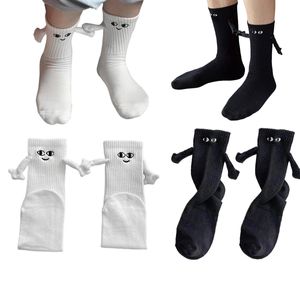 Lustige Magnetische Saugnapf Socken 3D Puppes Paar Socken Freundschaftssocken Hand in Hand Socks Uni ,(Weiß+Schwarz)